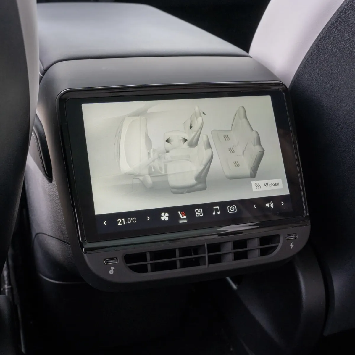 7-inch Android screen for the rear seats of the Model Y and Model 3