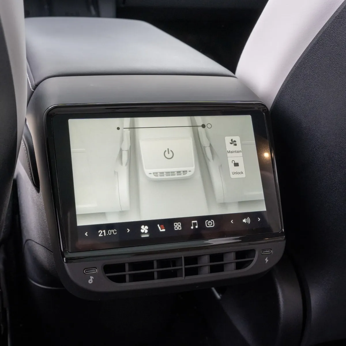 7-inch Android screen for the rear seats of the Model Y and Model 3